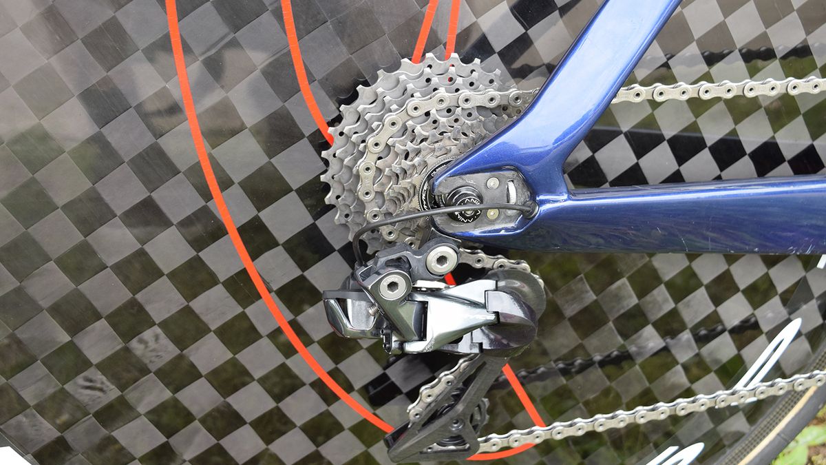 Unlike some WorldTour teams who choose to run Shimano Ultegra chains and cassettes, Nibali's time trial bike is equipped with Dura-Ace R9100 components