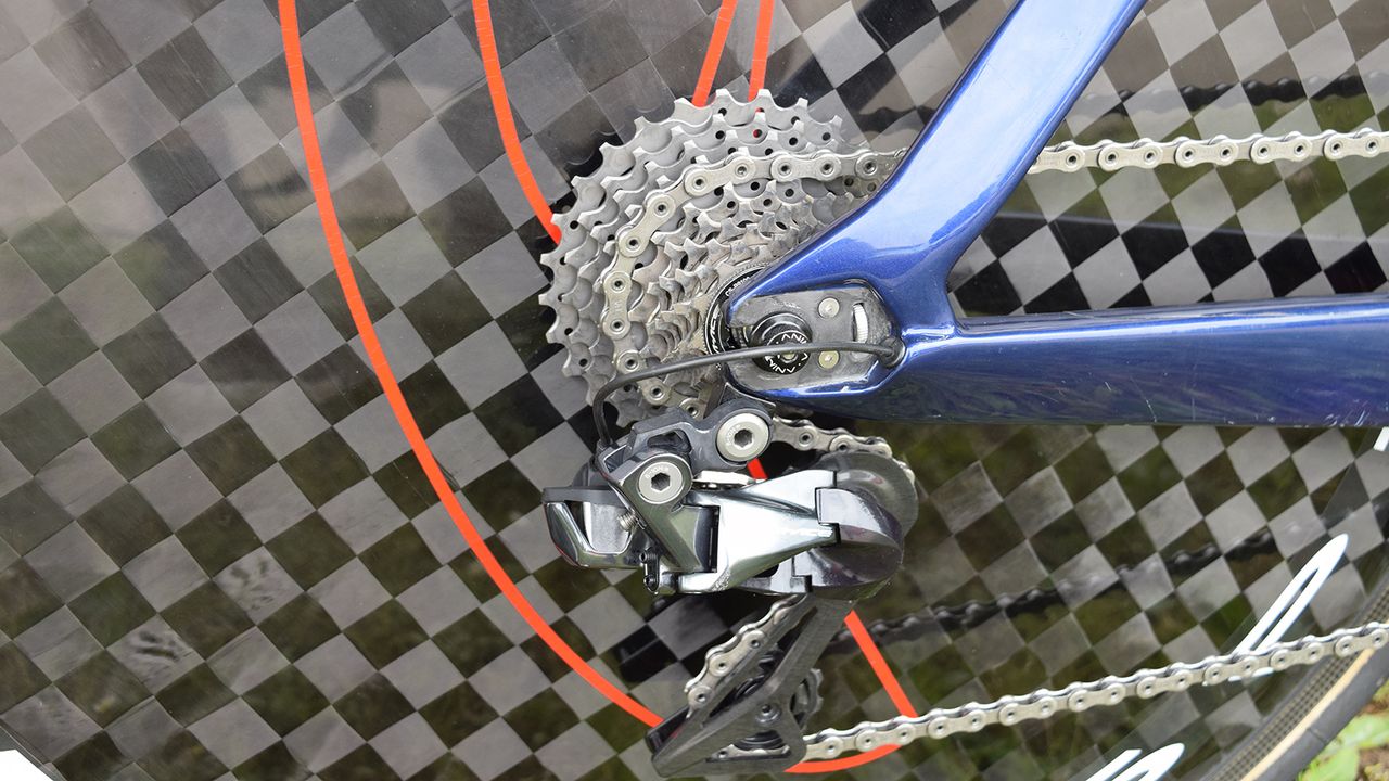 Unlike some WorldTour teams who choose to run Shimano Ultegra chains and cassettes, Nibali's time trial bike is equipped with Dura-Ace R9100 components