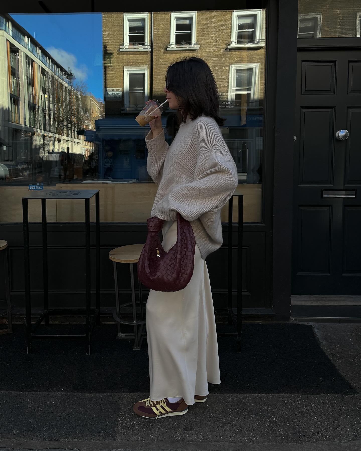 Winter trainer outfits: @francescasaffari wears a jumper with a maxi skirt and trainers