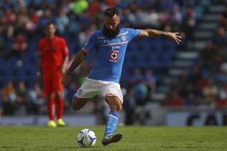 Marc Crosas in action for Cruz Azul in 2015.