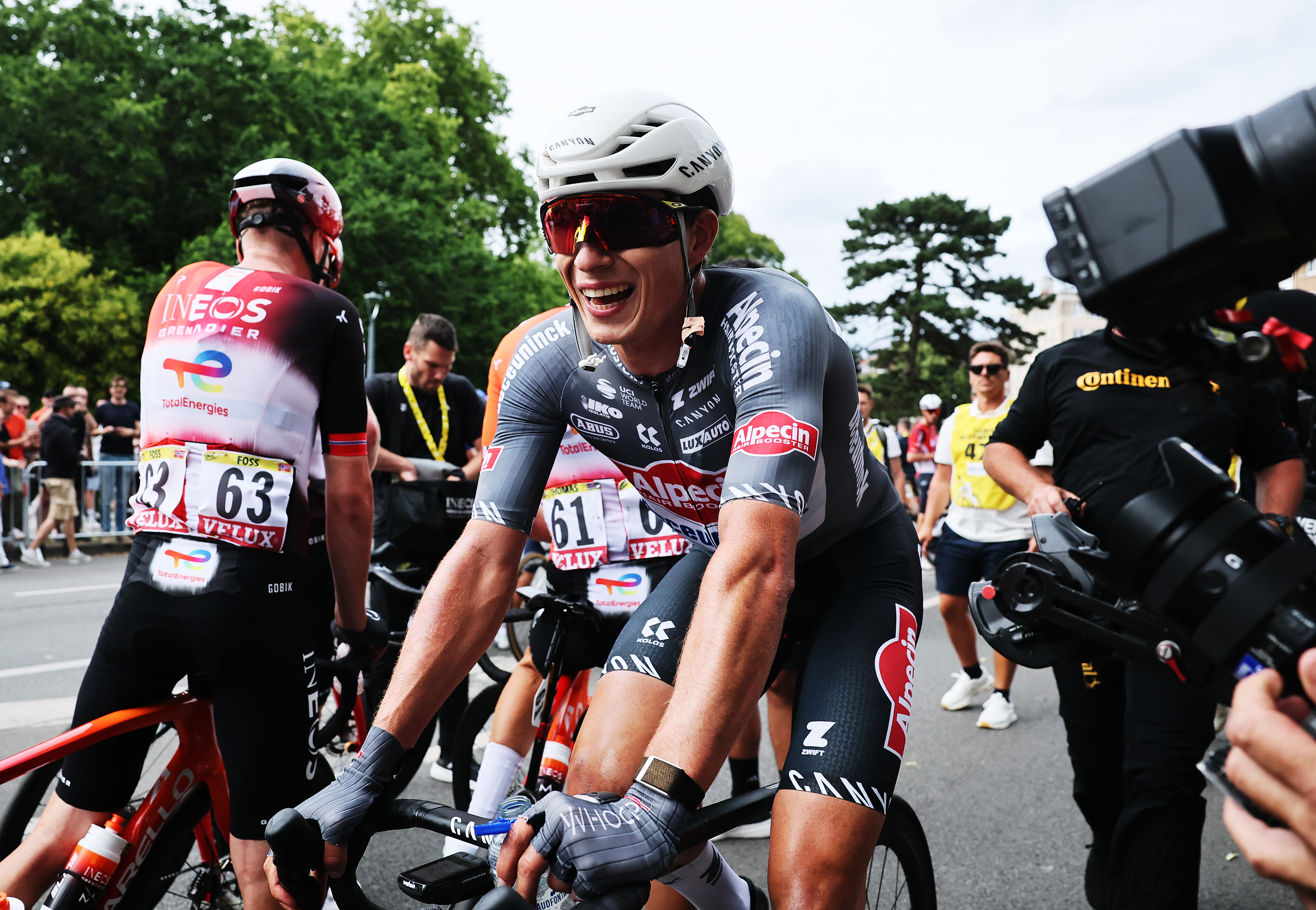 LILLE, FRANCE - JULY 05: Jasper Philipsen of Belgium and Team Alpecin - Deceuninck celebrates at finish line as stage winner during the 112th Tour de France 2025, Stage 1 a 184.9km stage from Lille to Lille / #UCIWT / on July 05, 2025 in Lille, France. (Photo by Christophe Petit Tesson - Pool/Getty Images)