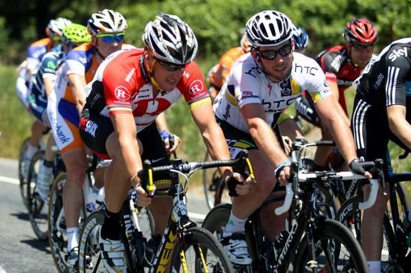 Lance Armstrong and Mark Cavendish catch up on the goss.
