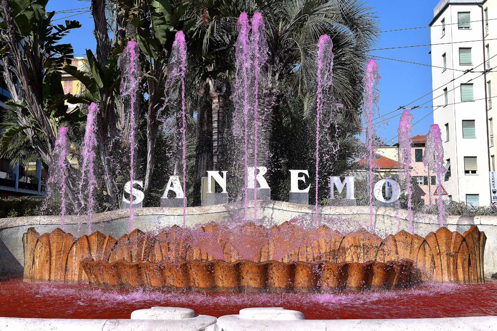 The fountains have been dyed pink in honour of the Giro.