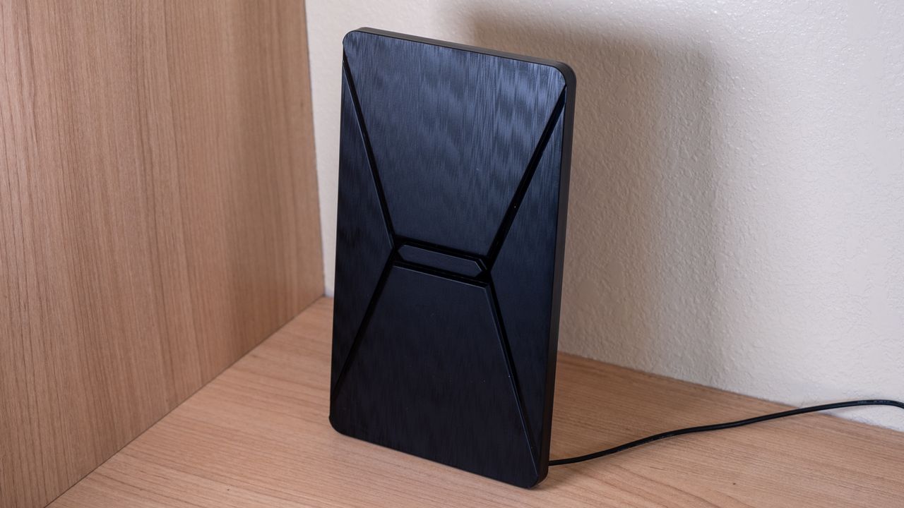 I just tested this new TV antenna and it's pretty great — just don't trust what it says on the box