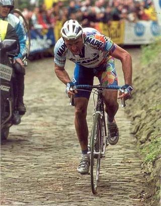 Johan Museeuw attacked on the smooth Tenbosse then stretched his lead over the Muur and Bosberg to win in 1998.