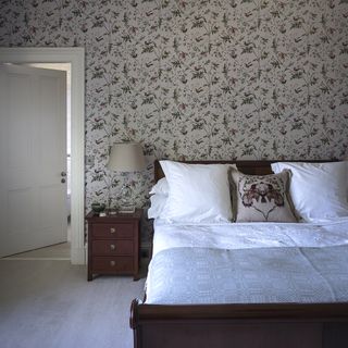 room with Cole & Son Hummingbirds Wallpaper