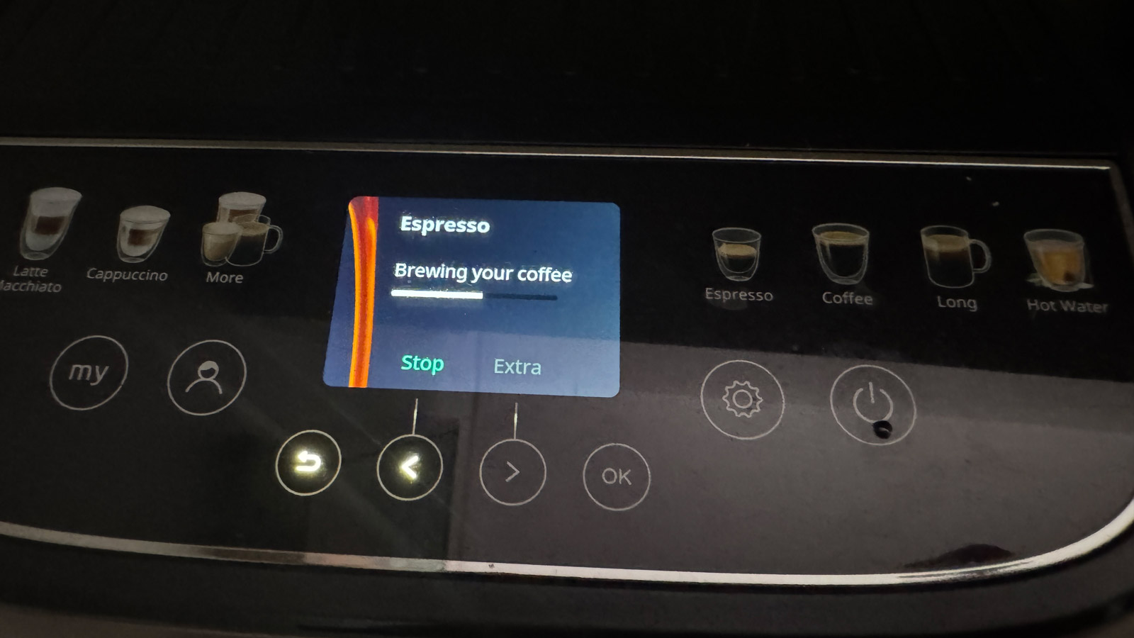 Coffee brewing progress bar on the De'Longhi Magnifica Evo Next coffee machine.