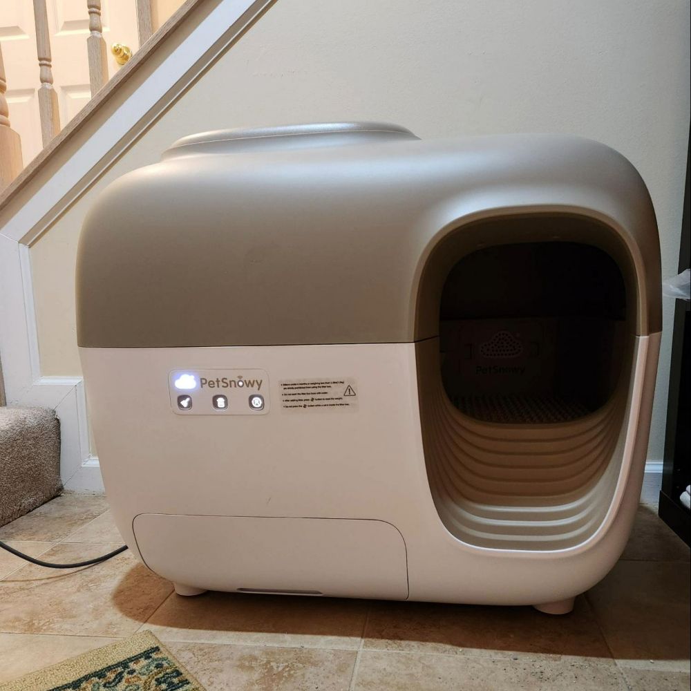 Amanda's PetSnowy Snow+ Self Cleaning Cat Litter Tray, one of the best automatic cat litter boxes
