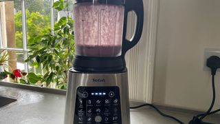 Smoothie in the jug of the Tefal Perfectmix Blender