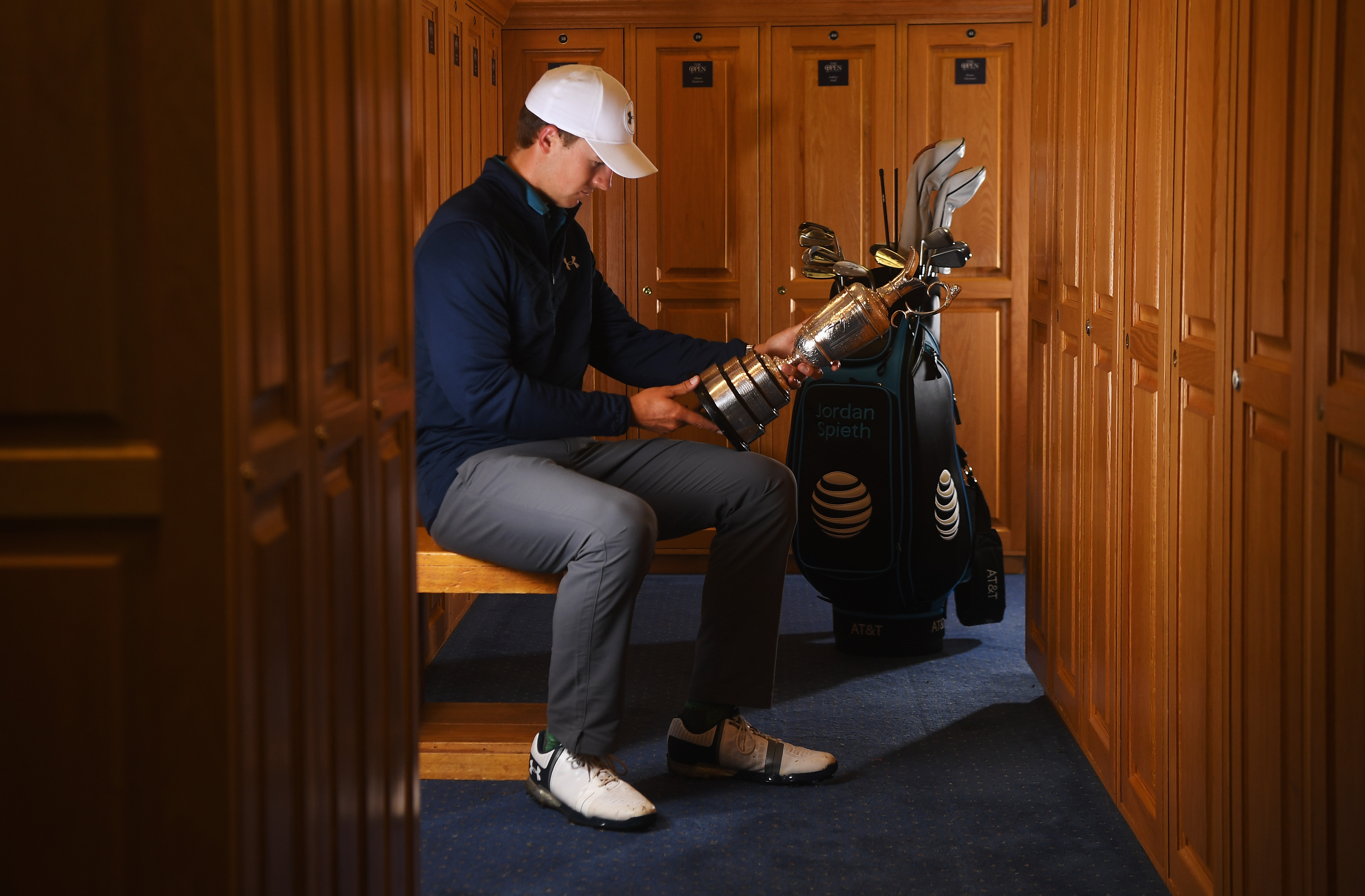 Jordan Spieth possess with the Claret Jug
