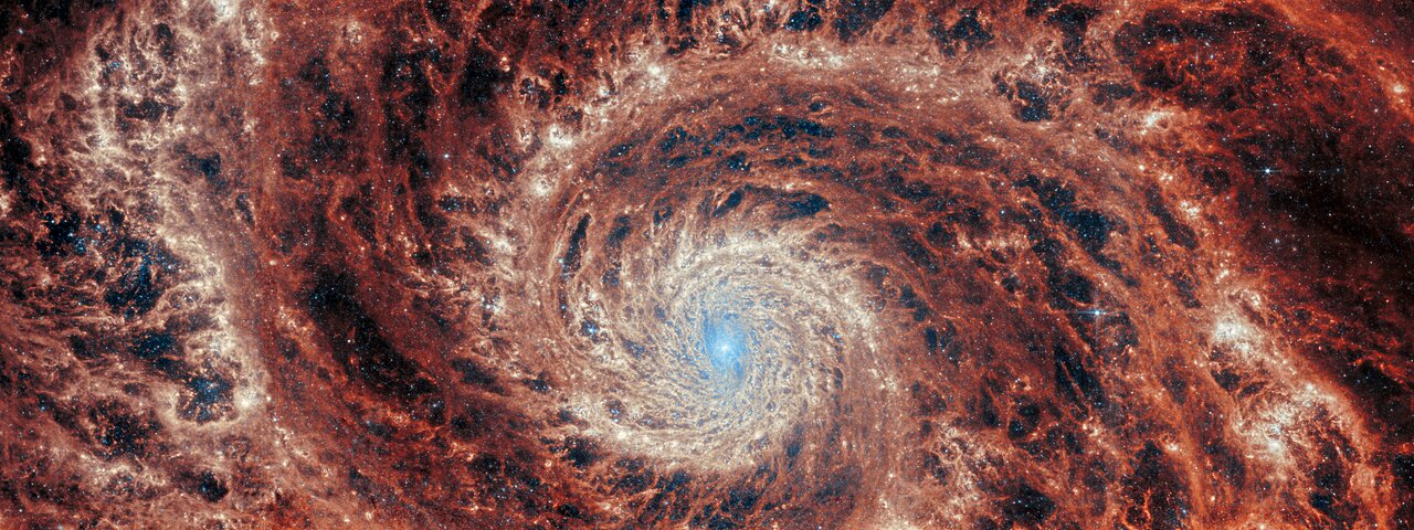 宏伟设计的螺旋星系 M51 优雅、蜿蜒的旋臂横跨这幅图像