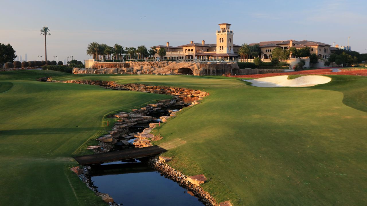 The 18th hole at the Earth Course, Dubai