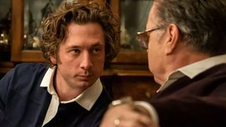 Jeremy Allen White sits opposite Oliver Platt in The Bear