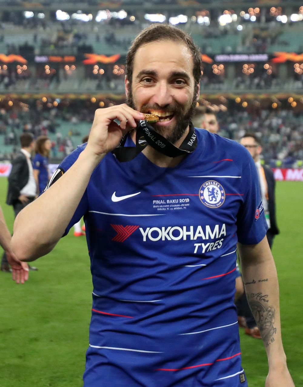 Gonzalo Higuain reportedly allowed to leave Italy despite self