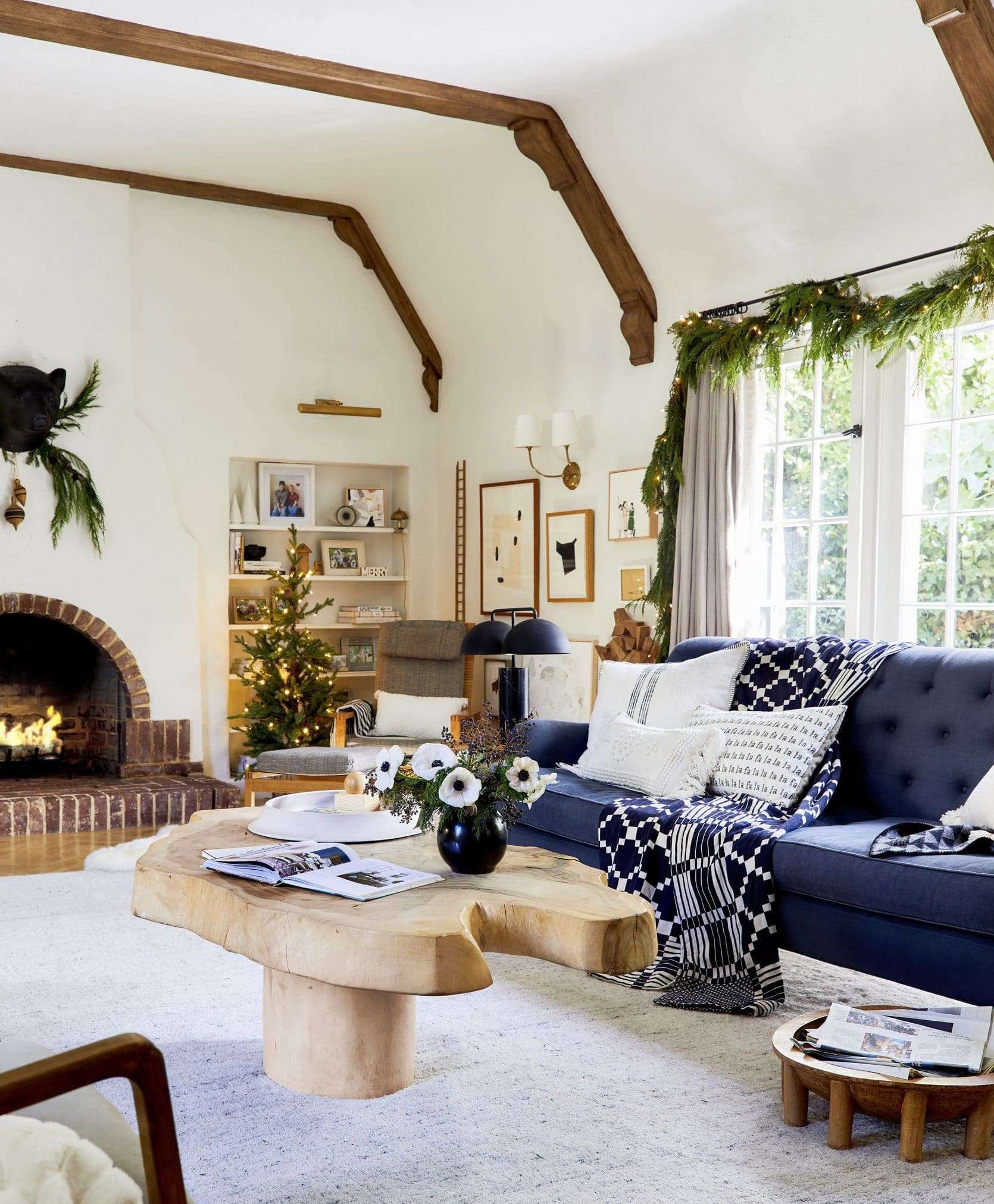 How to Decorate for a Modern Farmhouse Christmas | Livingetc