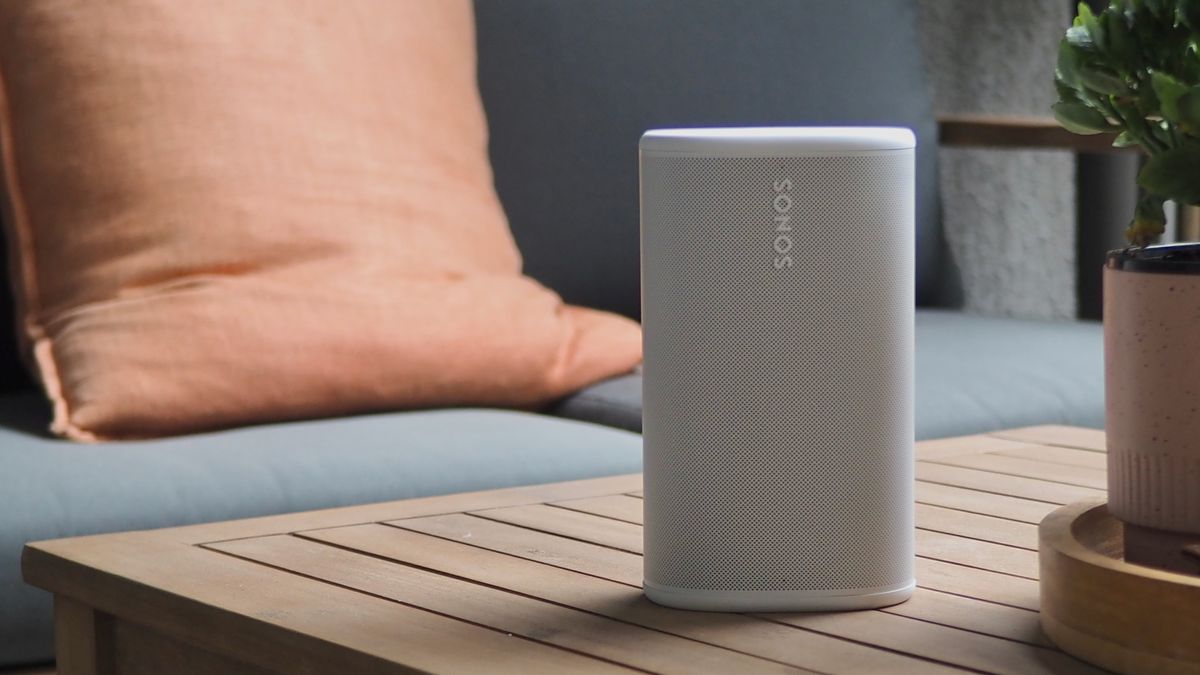 Sonos Play speaker on an outdoor table