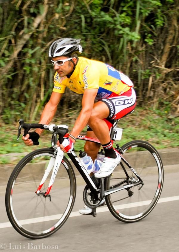 Yellow jersey holder Felix Cardenas