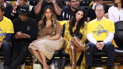 Yellow, Fan, Event, Team, Competition event, Basketball, Thigh, Sitting, Audience, Crowd, 