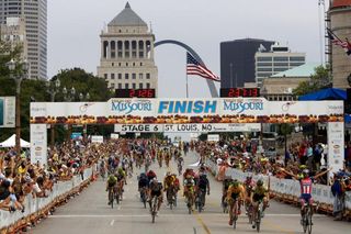Stage 6 at the 2007 Tour of Missouri finishes in front the famous St. Louis Arch.