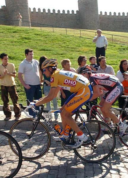 The golden jersey of Menchov was as strong as the fortified walls, and resisted the attacks