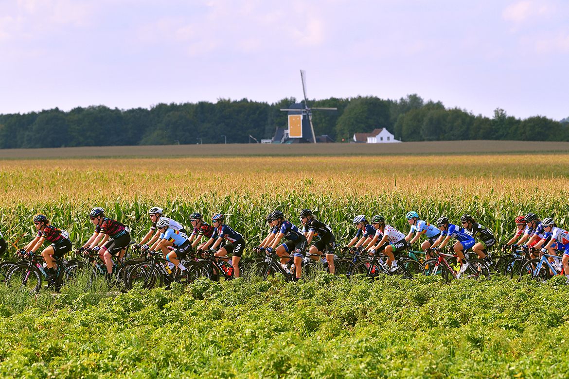The Boels Ladies Tour peloton on stage 6