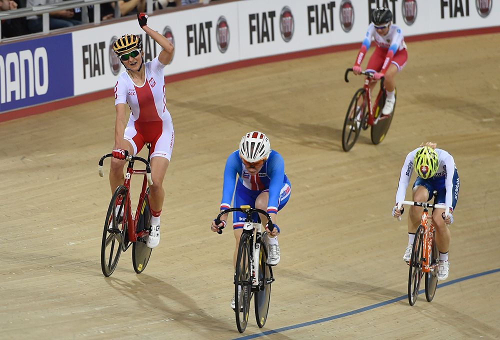Katarzyna Pawlowska (Poland) wins the points race world title