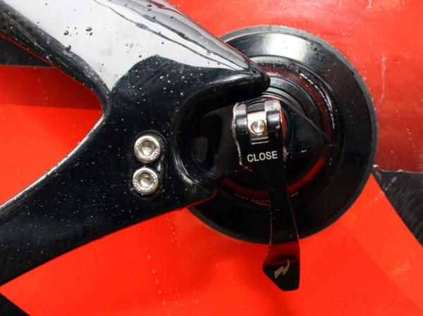 Sliding vertical dropouts allow for precise wheel positioning without the usual hassles of rear-entry horizontal drops.