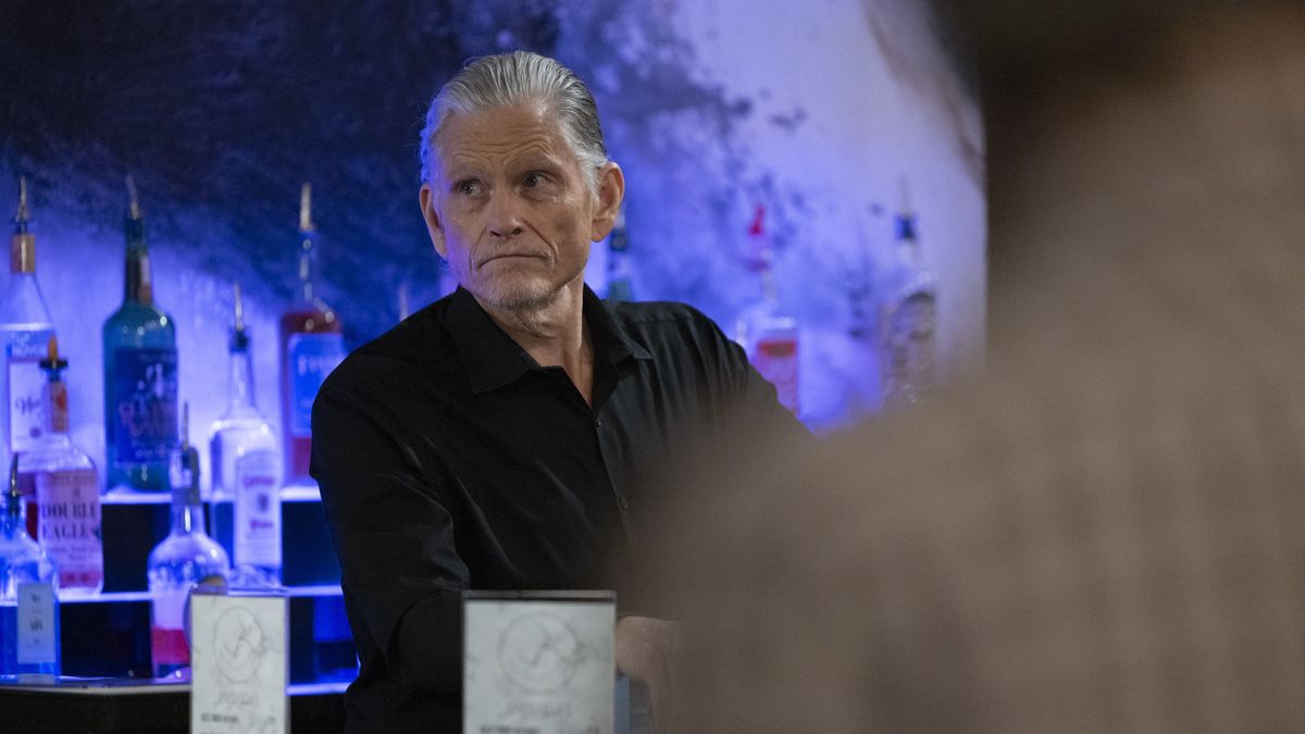 Jeff Kober as Cyrus at a bar in General Hospital