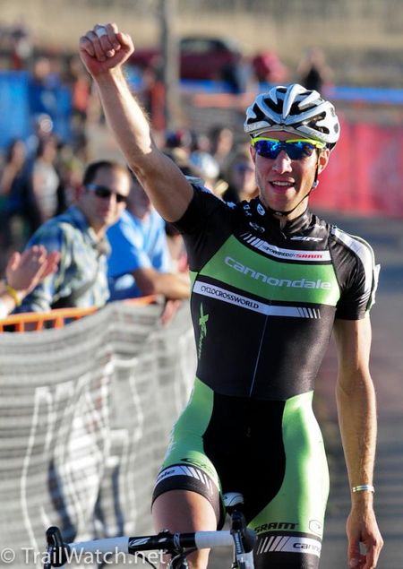 Jeremy Powers (Cannondale-cyclocrossworld.com) giving the one-hand salute that he has used many times this year