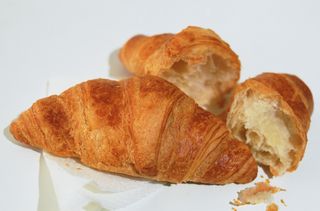 Breakfast in bed ideas: Croissant