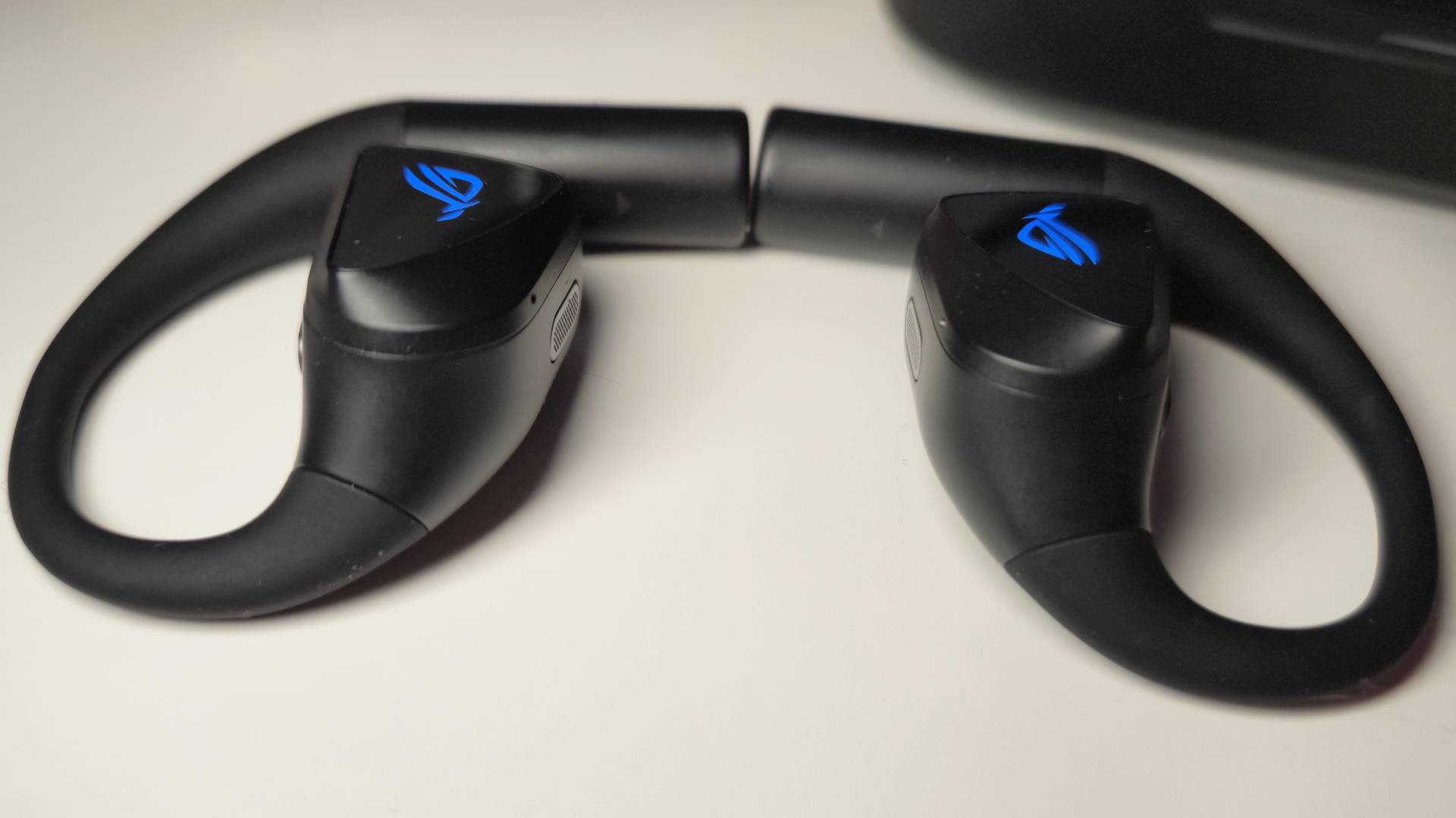 Close up of the hook design of the Cetra Open Wireless Gaming Earbuds.