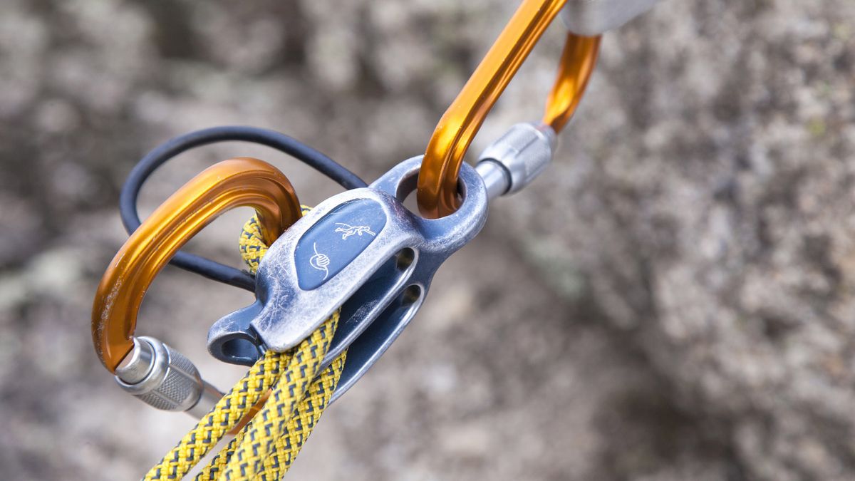 How To Belay: Keep Your Climbing Partner Safe With Our Guide | Advnture