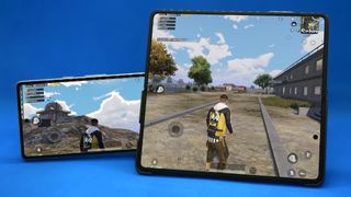 Android Game comparison of smaller screen versus foldable screen using Google Pixel 7a smartphone and Honor Magic V2 foldable phone using PUBG Mobile.