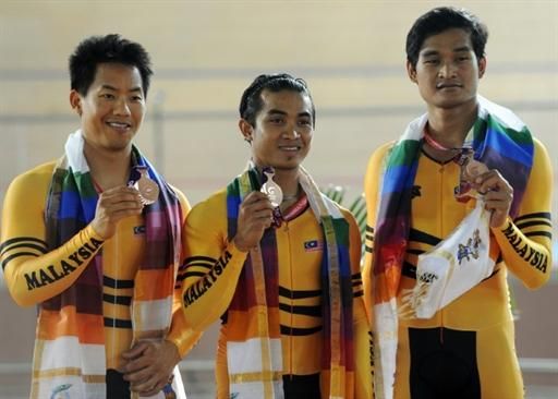 Malaysia's Awang Azizulhasni, Ng Josiah and Mohd Rizal Tisin pose with their bronze medals from the team sprint.