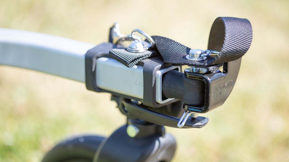 Burley D&rsquo;Lite X bike trailer hitch detail
