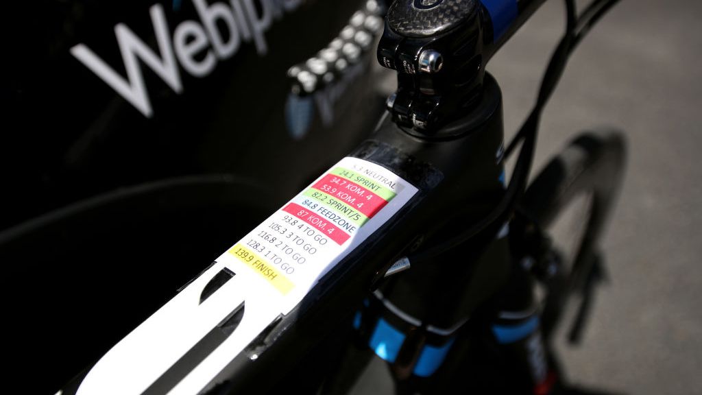 Stage prompts are affixed to the top tube, so Piccoli always knows what's coming