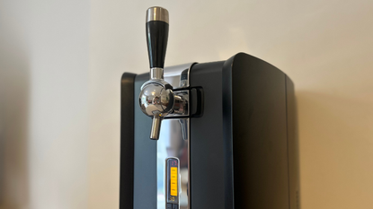 Philips PerfectDraft beer keg machine