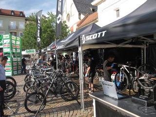 The Scott support tent provides a professional wash and tune service for Scott users.