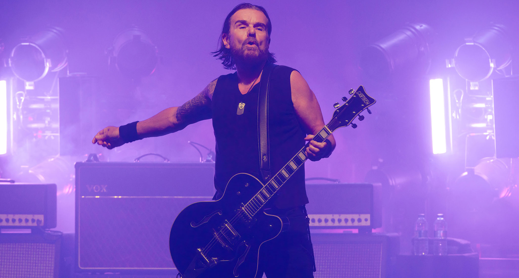 Billy Duffy of the Cult plays a Gretsch onstage