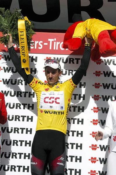 Fabian Cancellara (Team CSC) keeps the yellow jersey.