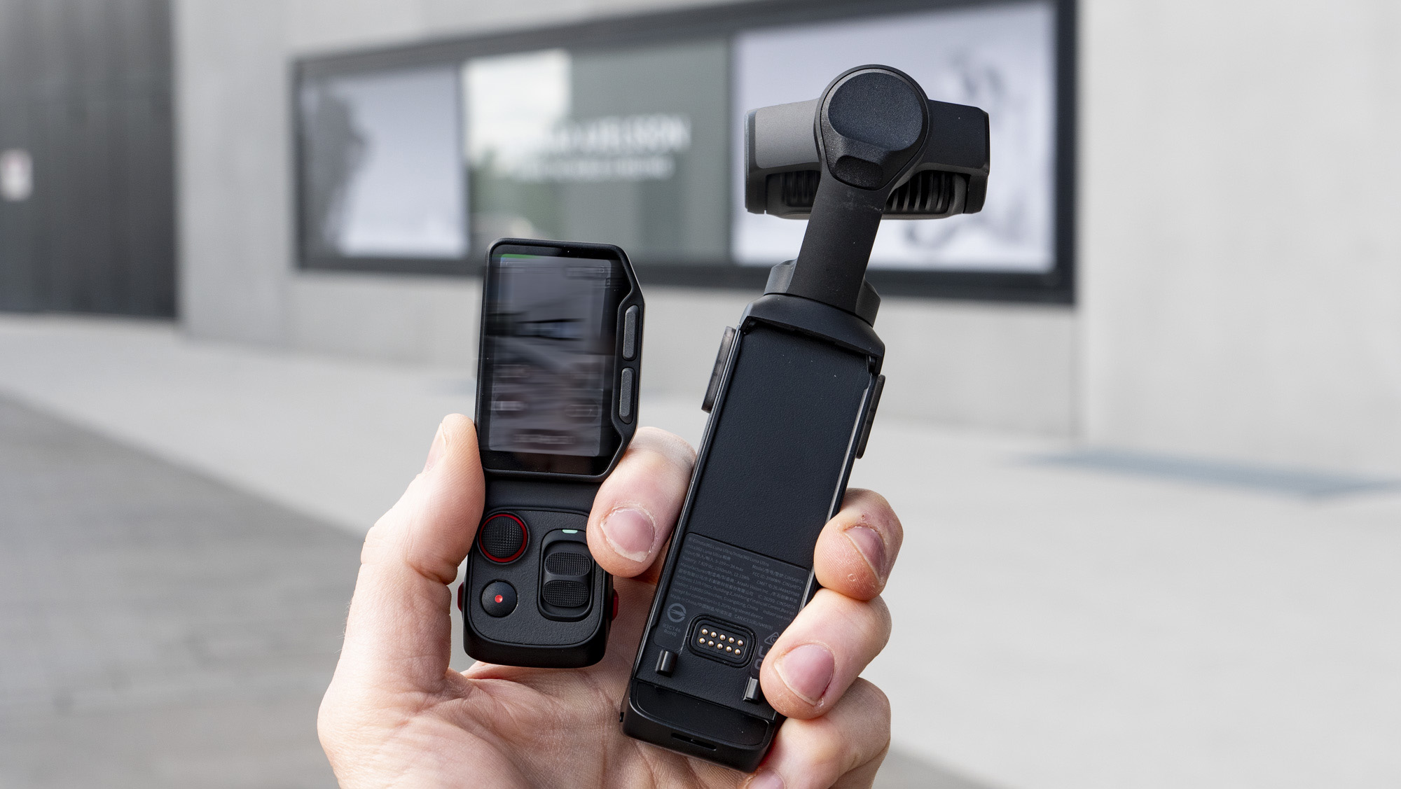 Insta360 Luna Ultra vlogging camera in the hand, with its screen detached