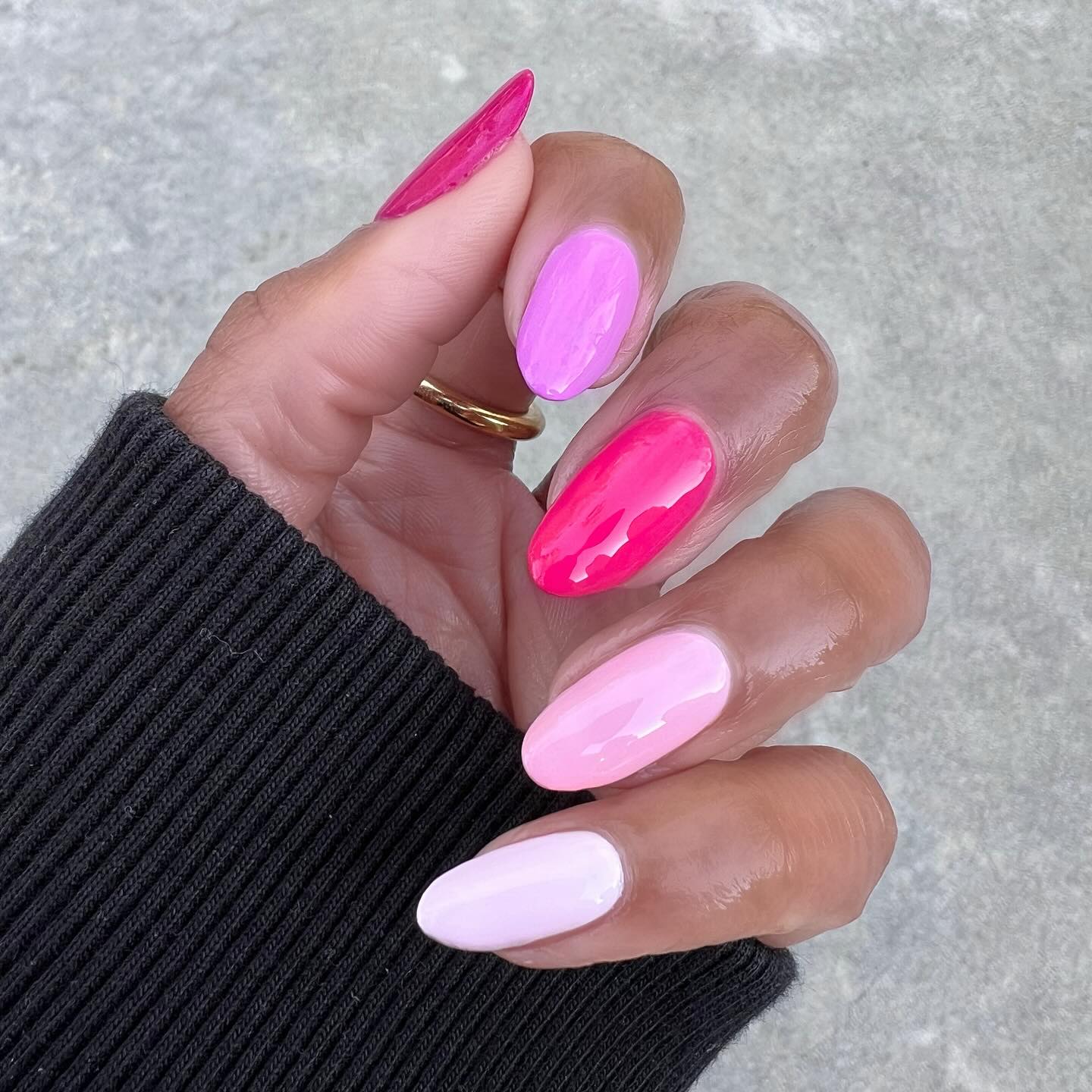 @themaniclub pink ombre manicure