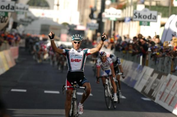 Philippe Gilbert (Omega Pharma-Lotto) takes it on the line