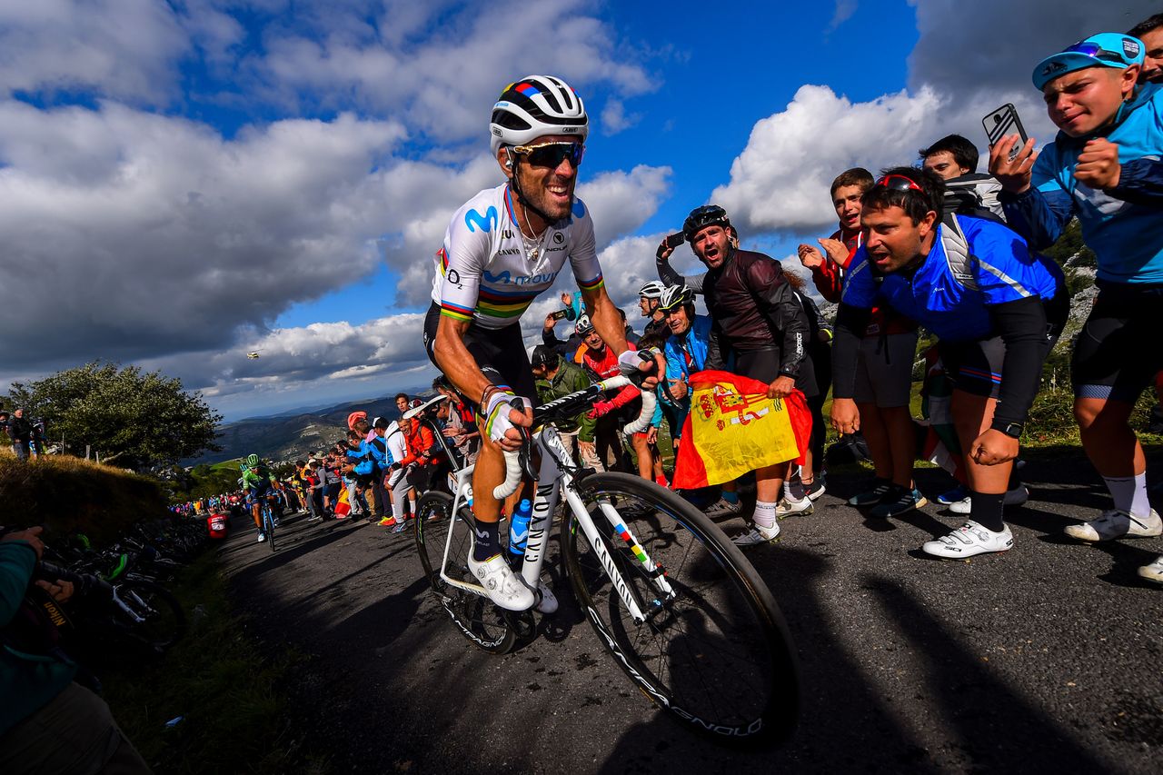 Alejandro Valverde (Movistar) chases on the steep slopes of Los Machucos