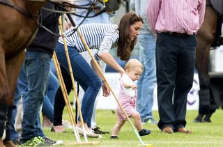 Kate-Middleton with Prince George walking