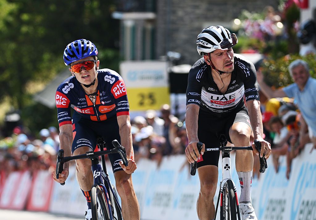 2025 Tour de Suisse stage 5: Oscar Onley (L) takes the win