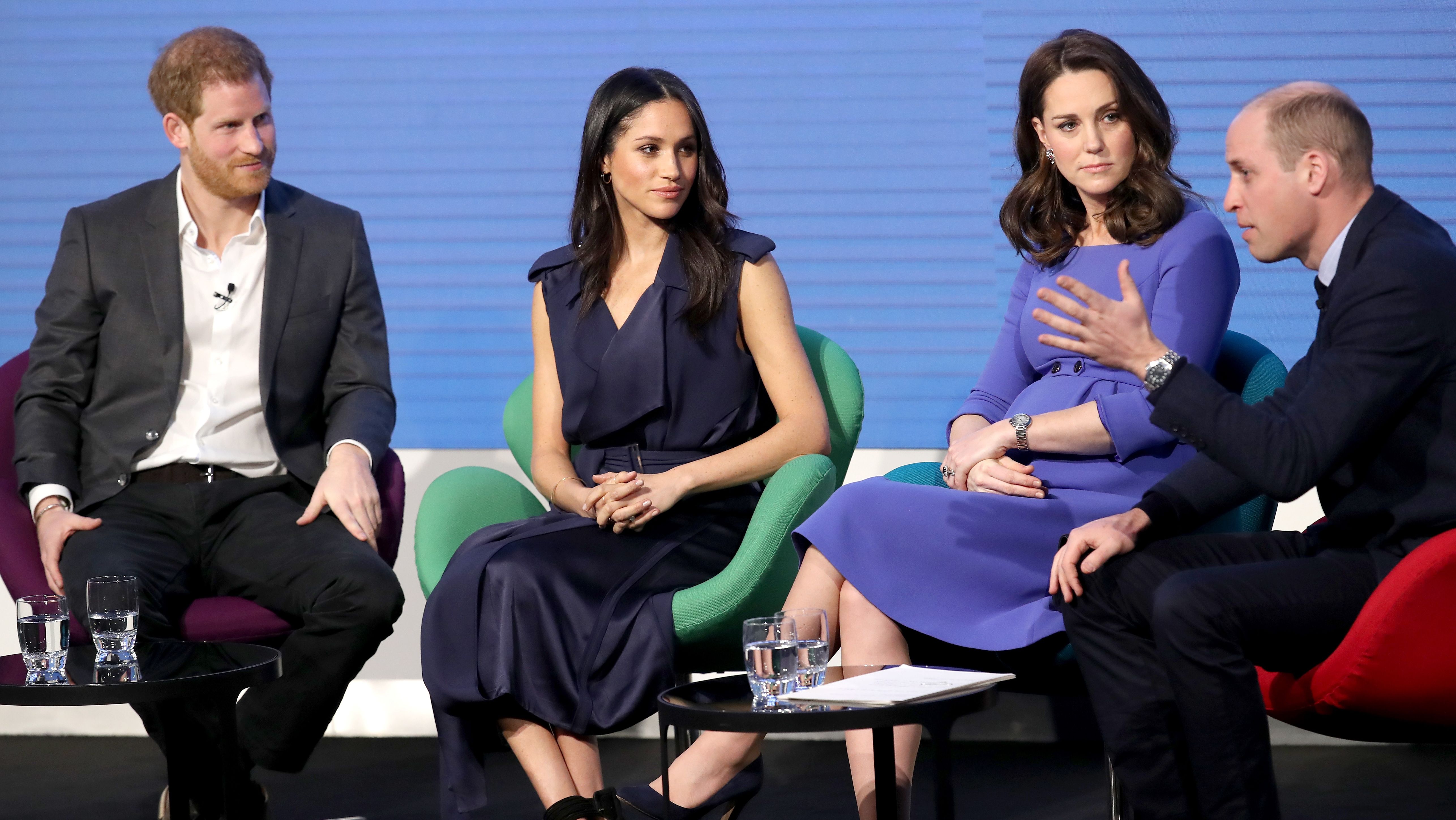 Sitting, Event, Conversation, White-collar worker, Fun, Businessperson, Collaboration, Employment, Team, Management,