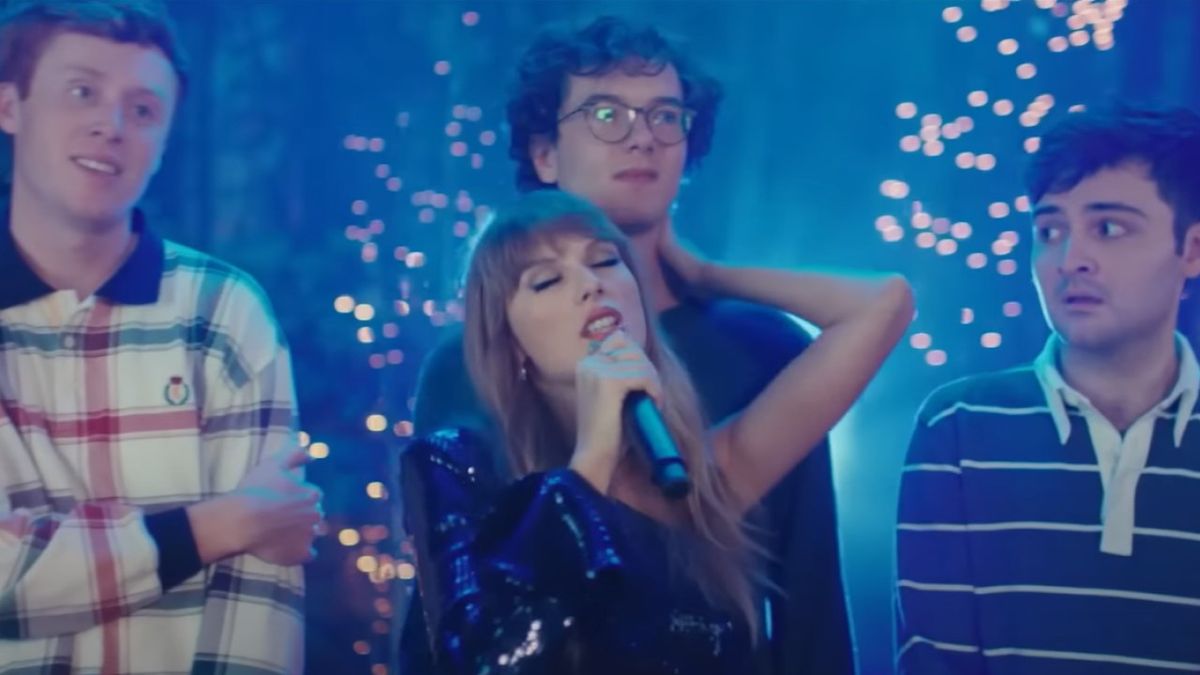 Please Don&#039;t Destroy and Taylor Swift on &quot;Three Sad Virgins&quot; on Saturday Night Live.