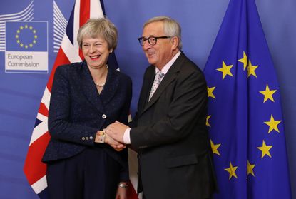  Jean-Claude Juncker, President of the European Commission, welcomes British Prime Minister Theresa May at the Commission the day before a summit of the European Council on Brexit on November