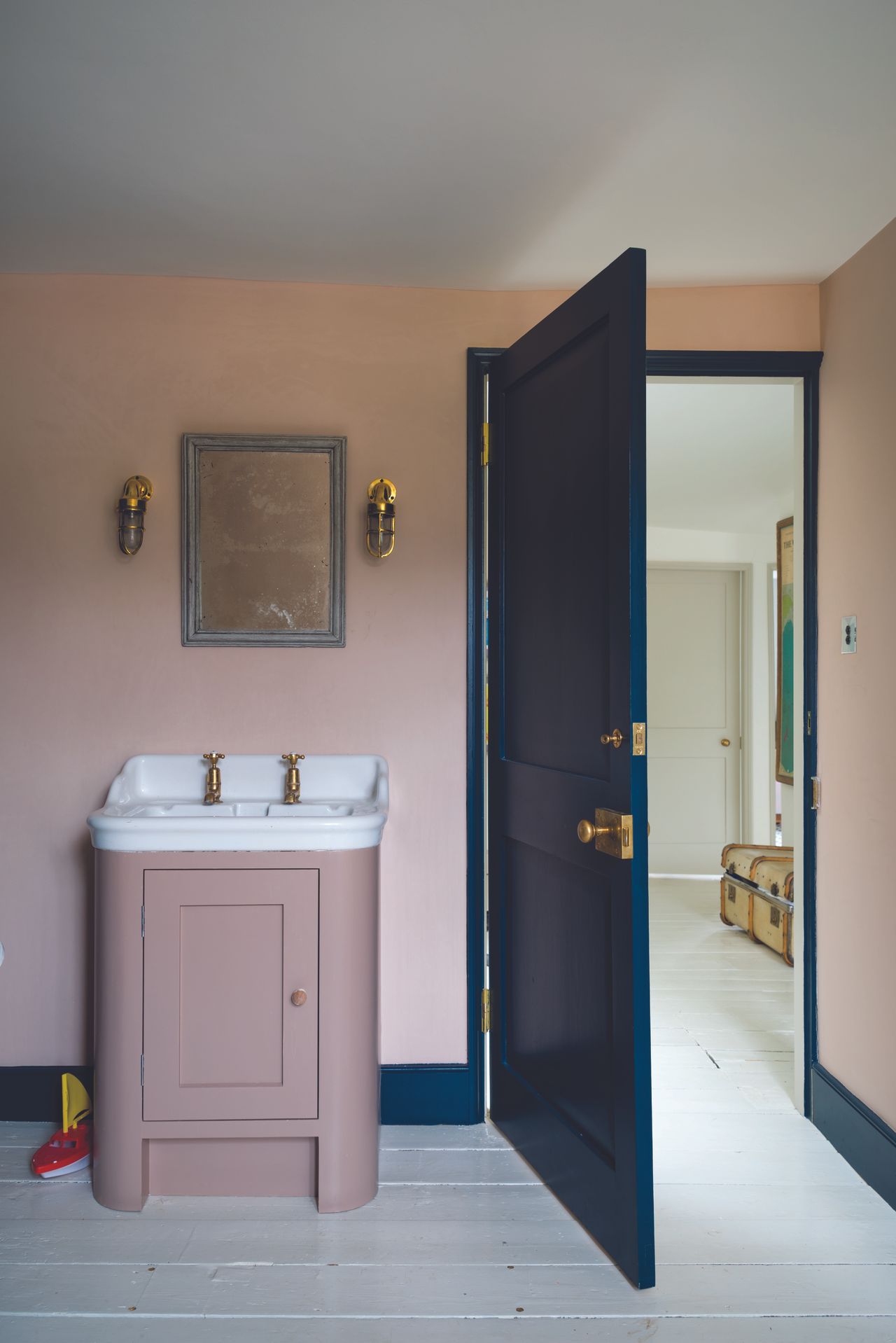 Bathroom paint the ultimate guide to the right colors and finishes for walls, ceilings and